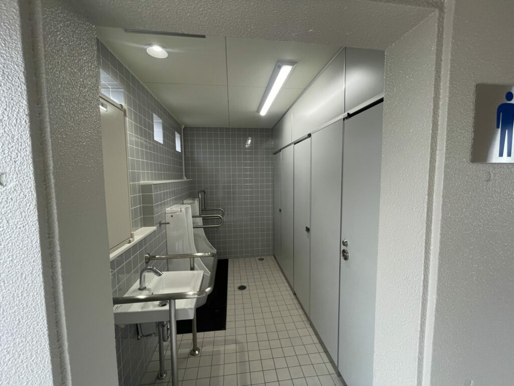 男子トイレ全景