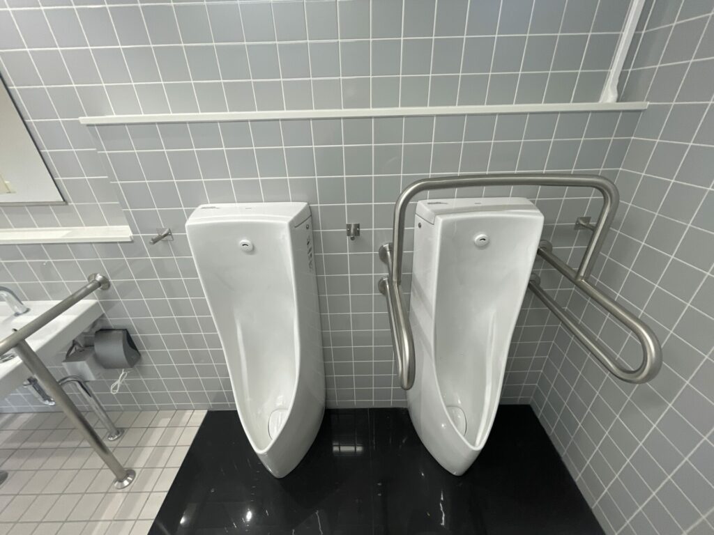 男子トイレ小便器