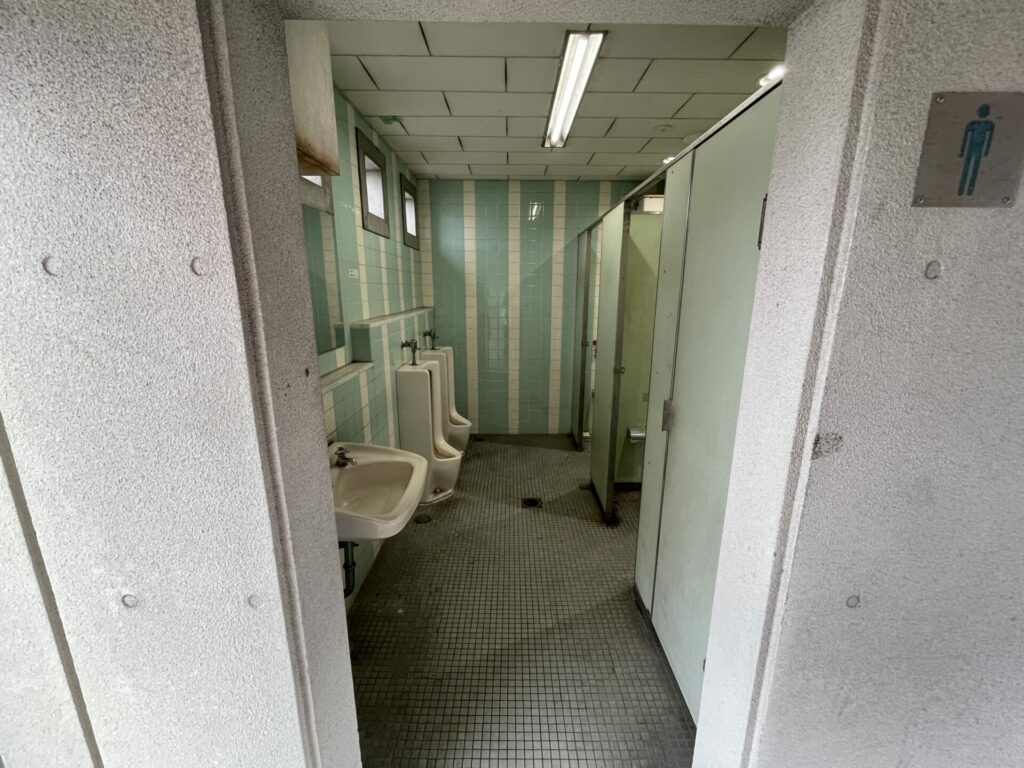 男子トイレ全景