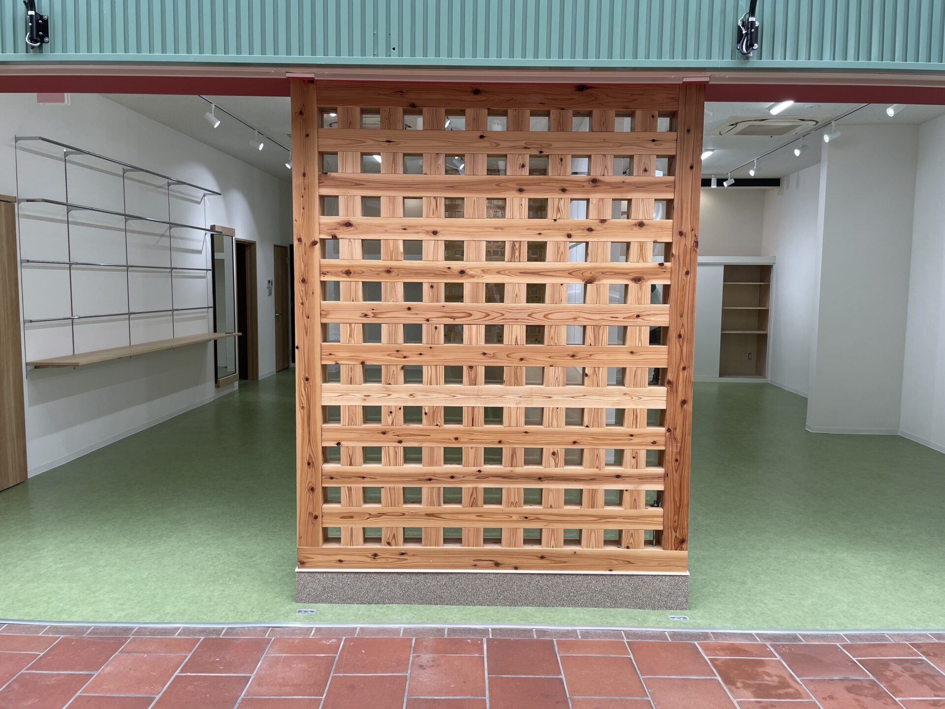 店舗正面の木格子