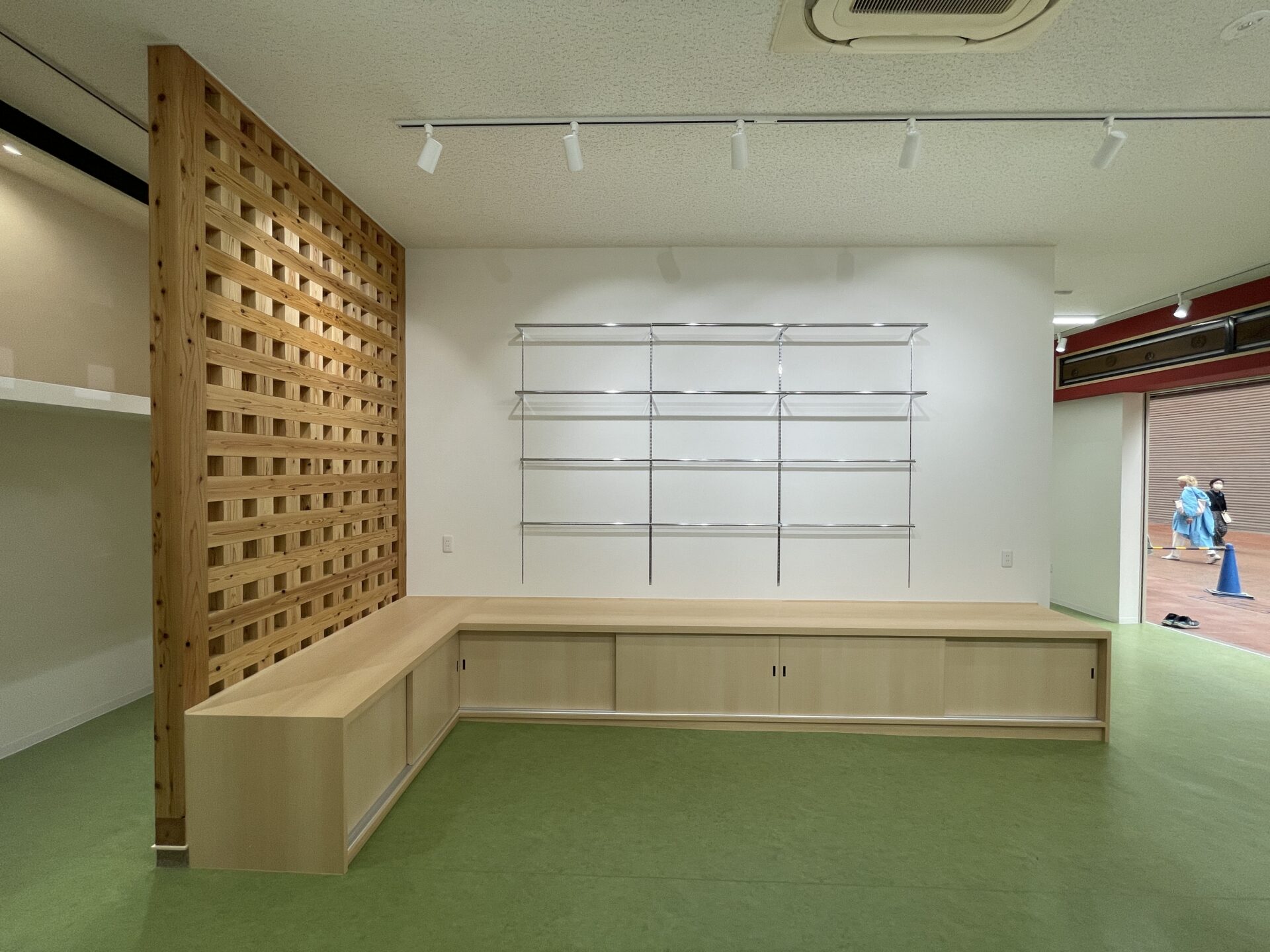 改修後のオカダ洋傘店 店舗内観